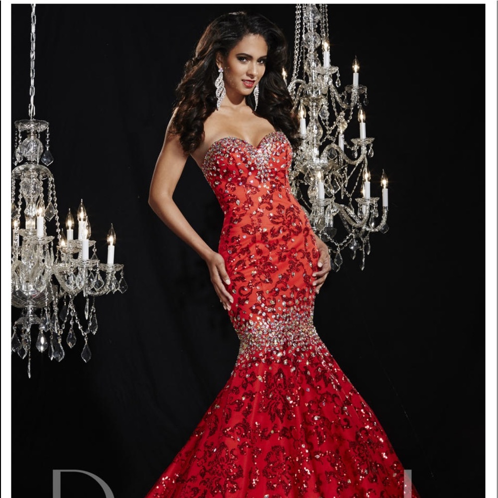 PANOPLY by HOUSE OF WU MERMAID STYLE DRESS